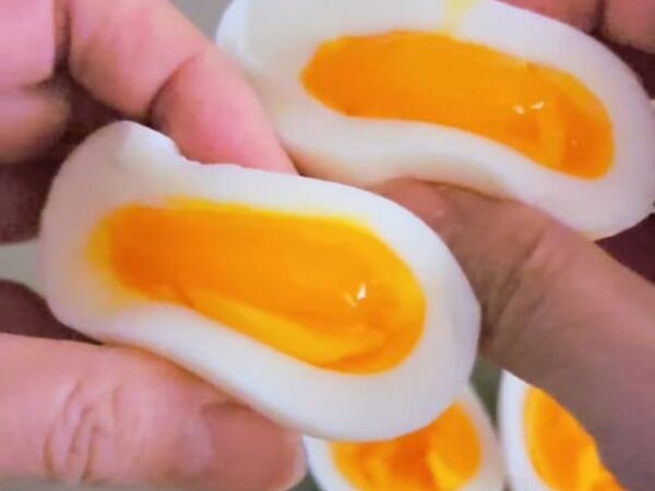 「ゆで卵はゆでません」　フライパンを活用した方法に「時短すぎる」「これはいい」