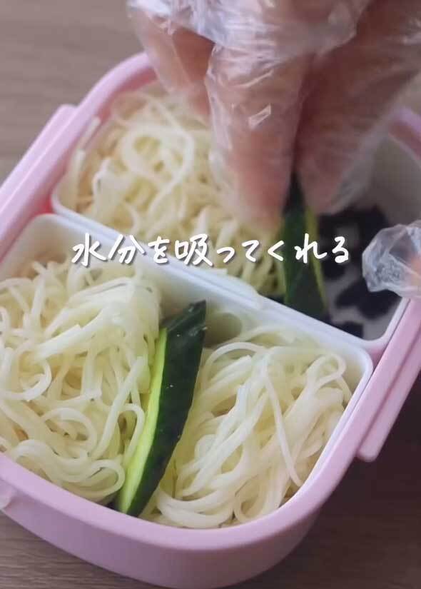 そうめんの下に『敷く』と…？　アイディアに「ずっと困ってた」「目からウロコ」