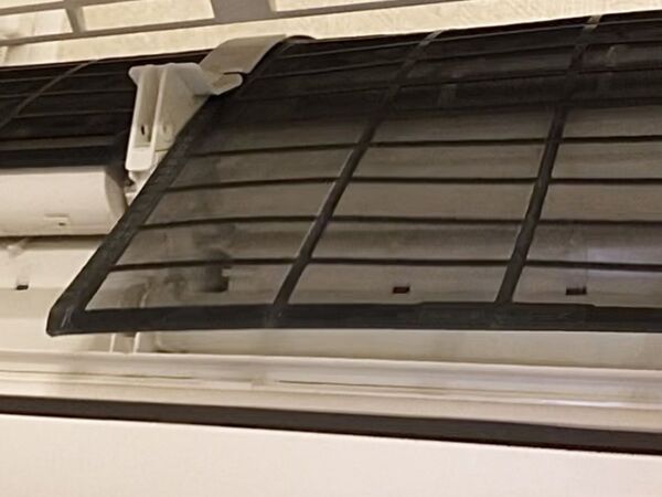 掃除機だけでは落ちない　エアコンの効きが悪くなる意外な理由