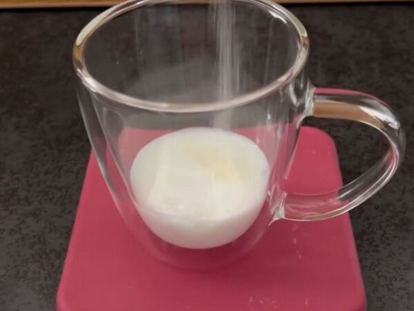 生クリームは買わずに…　牛乳３つの材料だけで「もったりクリーム完成」