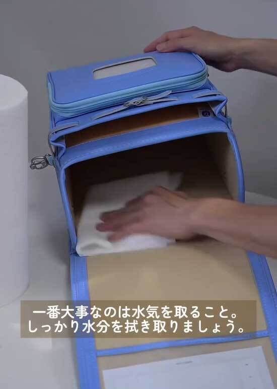 濡れたランドセルにドライヤーはアリ？　職人が教える真相に「知れてよかった！」