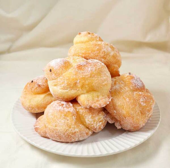 「小鳥のドーナツを揚げた」　完成後の写真に「かわいすぎる」「頭から食べたい」