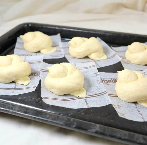 「小鳥のドーナツを揚げた」　完成後の写真に「かわいすぎる」「頭から食べたい」