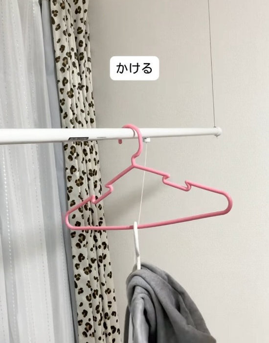 パーカーのフードが乾かない…　ハンガー２本使うだけで「完璧に乾いた」「天才すぎる」
