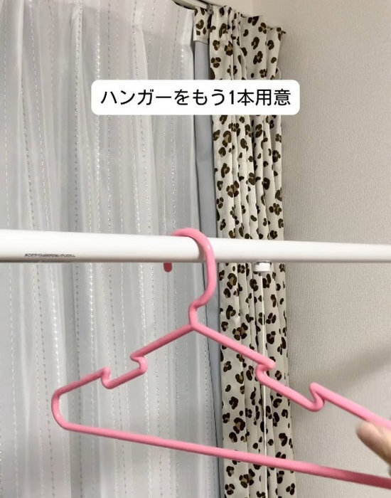 パーカーのフードが乾かない…　ハンガー２本使うだけで「完璧に乾いた」「天才すぎる」