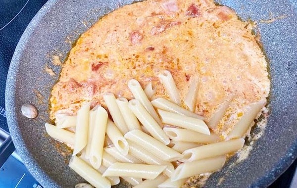「再現できた！」「コクが出ておいしい」　パスタに入れた『飲み物』とは…？