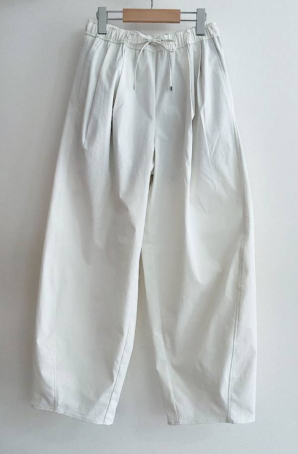 「体型カバーがすごい」「色違いで欲しい」　絶賛の声が集まった、GUの『ゆったりパンツ』がこちら