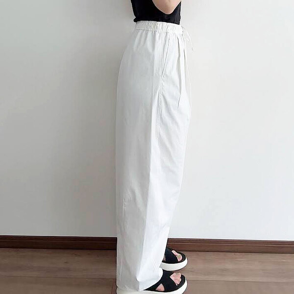 「体型カバーがすごい」「色違いで欲しい」　絶賛の声が集まった、GUの『ゆったりパンツ』がこちら