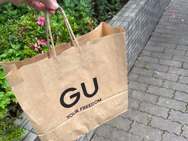 「体型カバーがすごい」「色違いで欲しい」　絶賛の声が集まった、GUの『ゆったりパンツ』がこちら