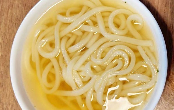 「自分では思いつかなかった」　冷凍うどんの『汁』に使ったのは…？