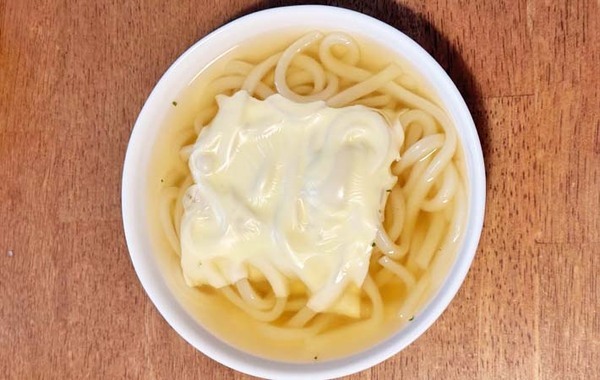 「自分では思いつかなかった」　冷凍うどんの『汁』に使ったのは…？