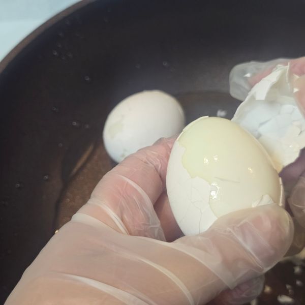 １cmの水でゆで卵を作ると？　殻むきの手応えに「感動した」「一生これでいく」