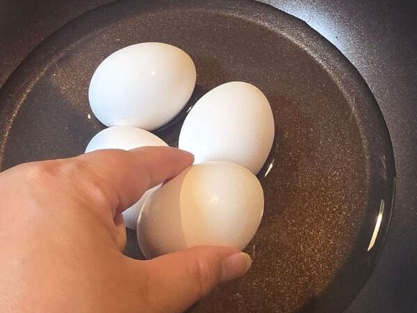 １cmの水でゆで卵を作ると？　殻むきの手応えに「感動した」「一生これでいく」