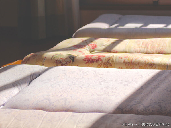 布団にカビが生えないようにするには？　梅雨に実践したい！寝具メーカーが教える『対策』