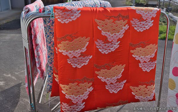 布団にカビが生えないようにするには？　梅雨に実践したい！寝具メーカーが教える『対策』