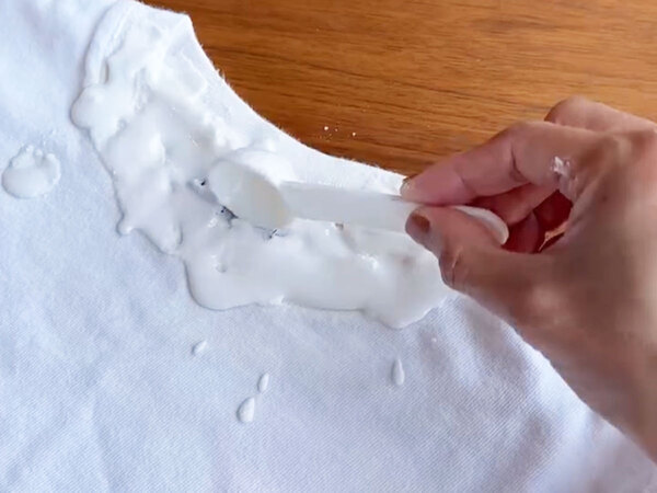 Tシャツに塗ったのは…　簡単にできる黄ばみ落としに「こんな方法があったのか」「やってみます」