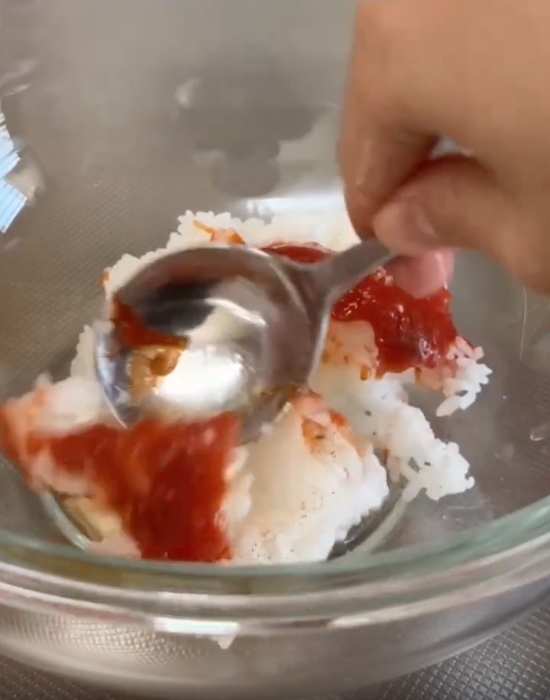 フライパンに卵を広げてみて　できあがった料理に「その発想はなかった」「真似する」