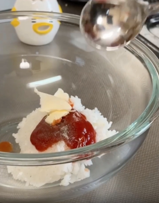 フライパンに卵を広げてみて　できあがった料理に「その発想はなかった」「真似する」