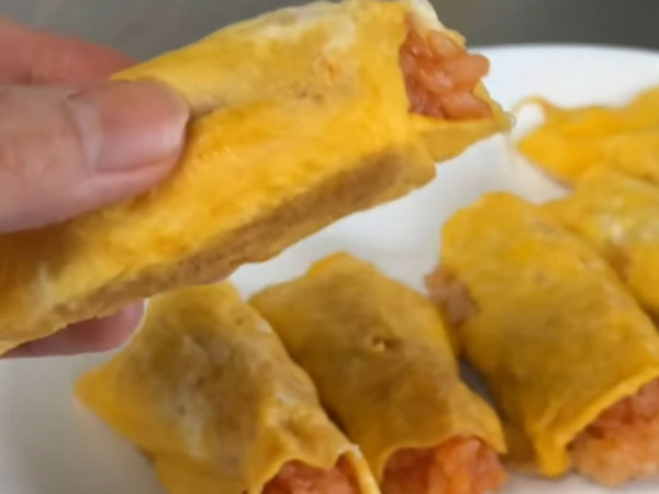 フライパンに卵を広げてみて　できあがった料理に「その発想はなかった」「真似する」