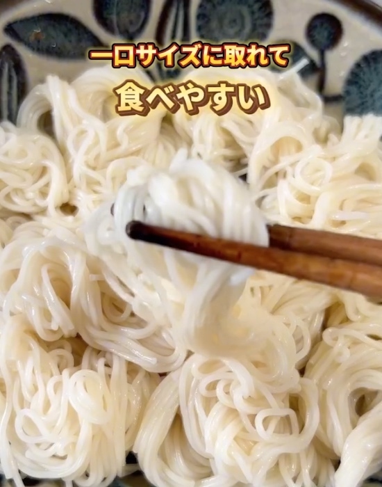 水にさらしたそうめんを巻いてみて！　盛り付けたら「なるほど」「これは便利」