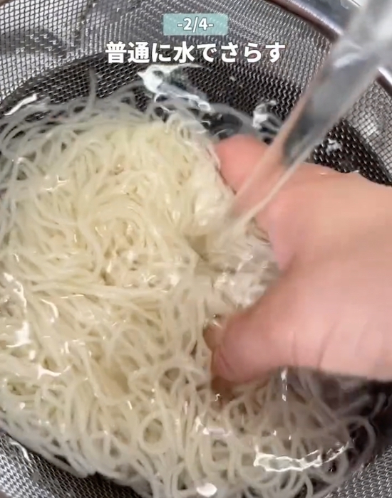 水にさらしたそうめんを巻いてみて！　盛り付けたら「なるほど」「これは便利」