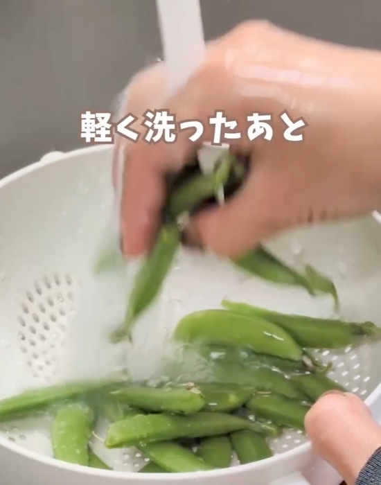 スナップエンドウを『２分』蒸したら筋を取って！　順番に「そうだったのか」「早速試す」