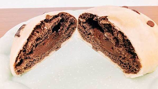 SNSで話題！　かわいらしい『チョコパン』、２つに割ると？