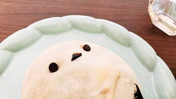 SNSで話題！　かわいらしい『チョコパン』、２つに割ると？