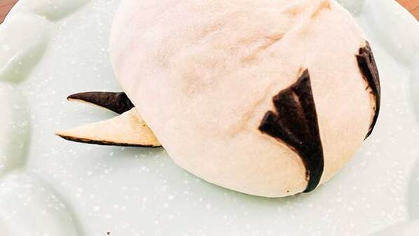 SNSで話題！　かわいらしい『チョコパン』、２つに割ると？