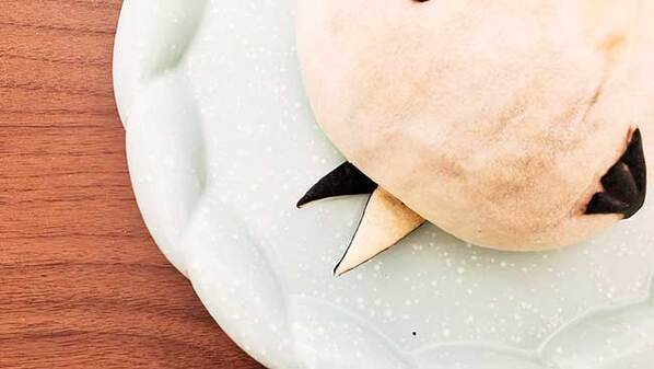 SNSで話題！　かわいらしい『チョコパン』、２つに割ると？