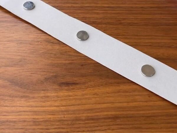 ラップをマグネットで『浮かせる収納』　簡単工夫に「出し入れ楽々」「真似します」