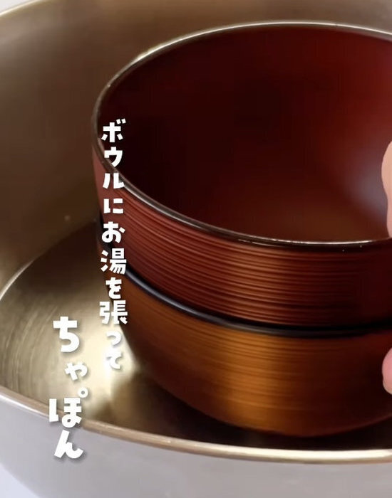 お椀に氷をのせるだけ　その後の変化に「驚いた」「試してみる」