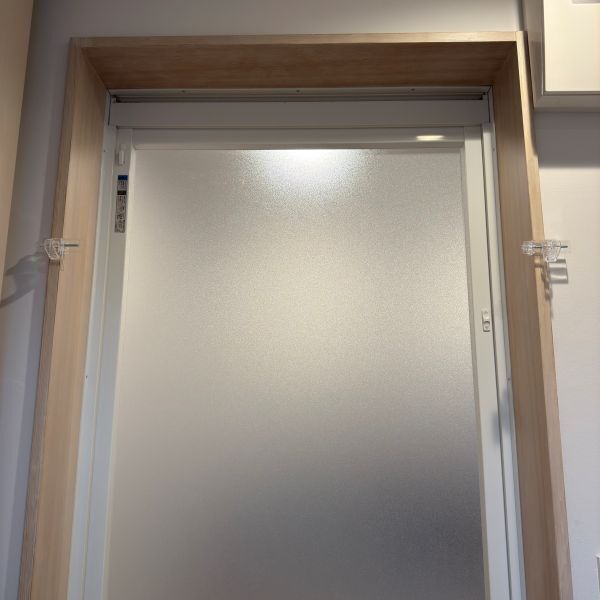 取り付けたら即収納スペースに　１００均フックに「発想がすごい」「家中で使える」