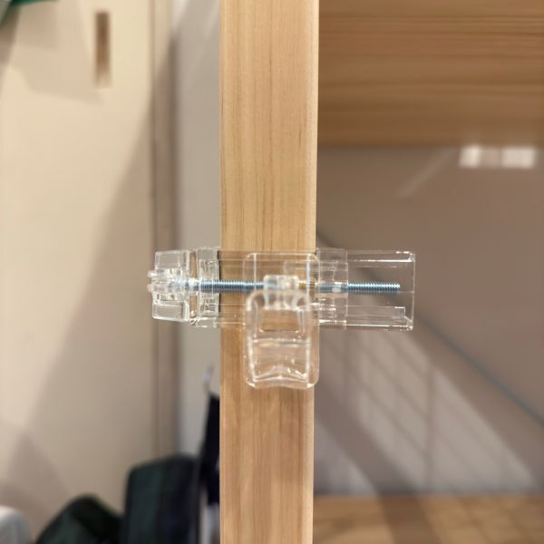 取り付けたら即収納スペースに　１００均フックに「発想がすごい」「家中で使える」