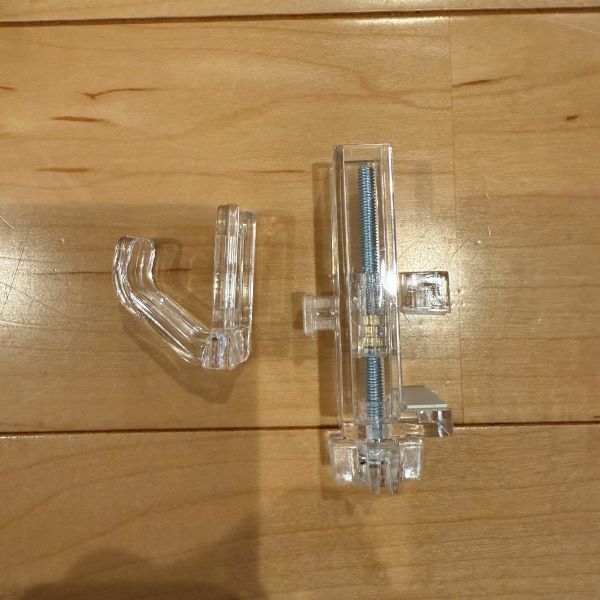 取り付けたら即収納スペースに　１００均フックに「発想がすごい」「家中で使える」