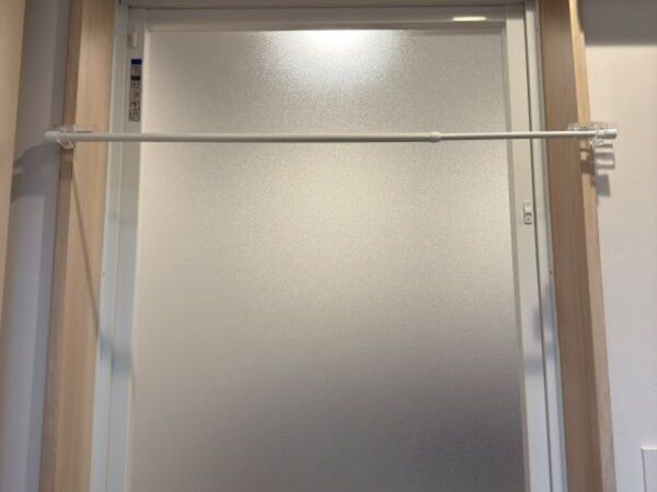 取り付けたら即収納スペースに　１００均フックに「発想がすごい」「家中で使える」