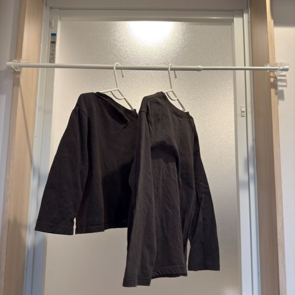 取り付けたら即収納スペースに　１００均フックに「発想がすごい」「家中で使える」