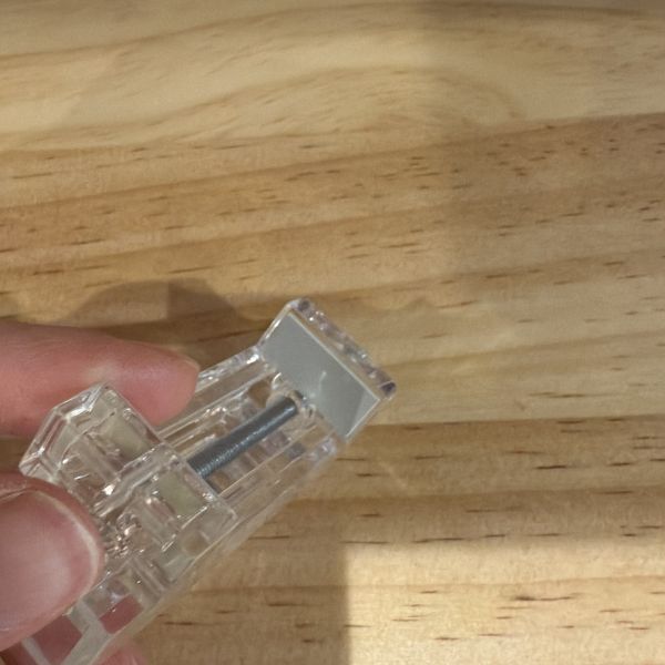 取り付けたら即収納スペースに　１００均フックに「発想がすごい」「家中で使える」