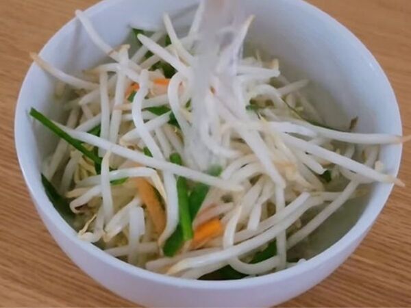 まだ鍋でゆでてる？　電子レンジで作るラーメンに「味変わらない」「もうコレでいい」