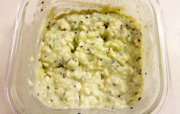 キウイとチーズを混ぜて凍らせると…？　できたスイーツに「サーティワンで買った？」