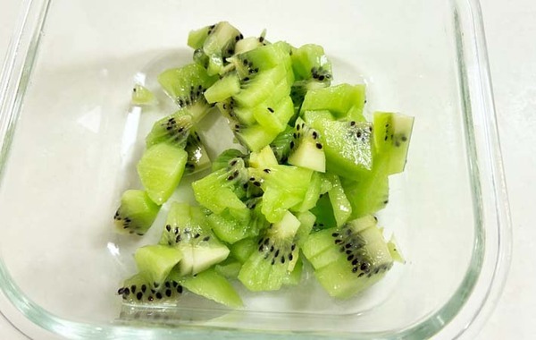 キウイとチーズを混ぜて凍らせると…？　できたスイーツに「サーティワンで買った？」