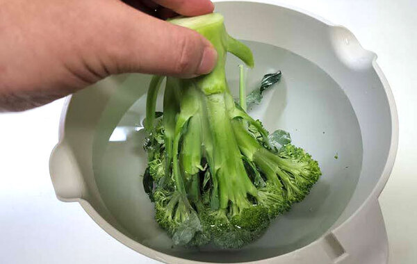 「知らなかった」「今夜からそうする」　ブロッコリーを中まできれいに洗うには…？