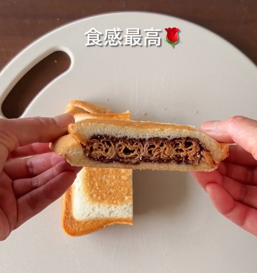 高校生の娘「え、これ最高じゃん！」　母がパンに挟んだのは？「その手があったか」「早速やる」