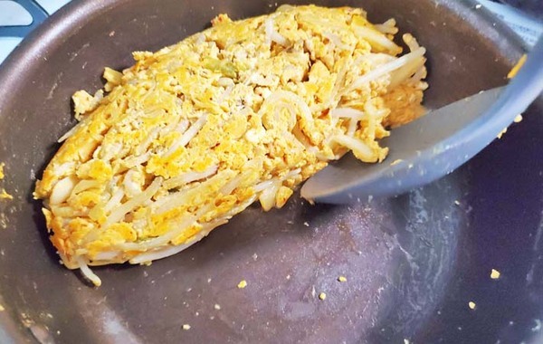 卵をモヤシ、キムチと炒めると…？　味の素のレシピに「これはおいしい！」