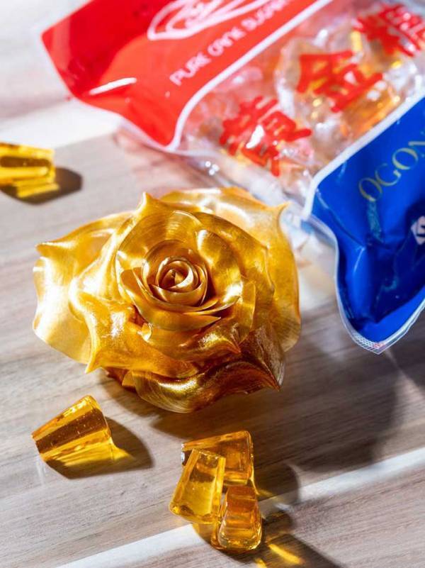 黄金色のバラ　その『正体』に驚きの声「すごすぎ」