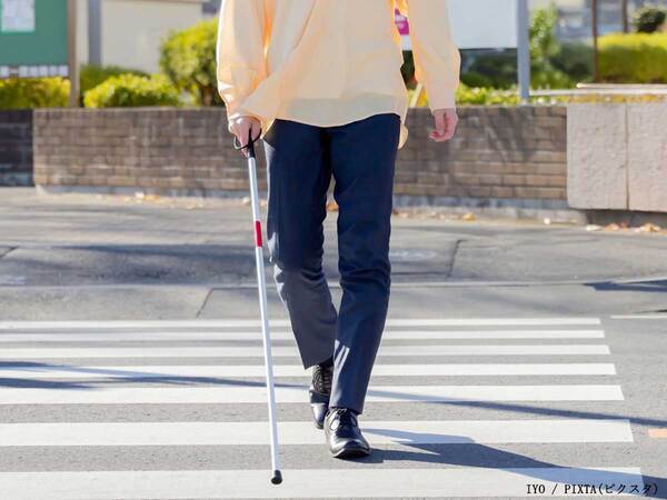 女性「感動した」　白杖の男性が赤信号の交差点で…「す、すげぇ」「もっと広まって」