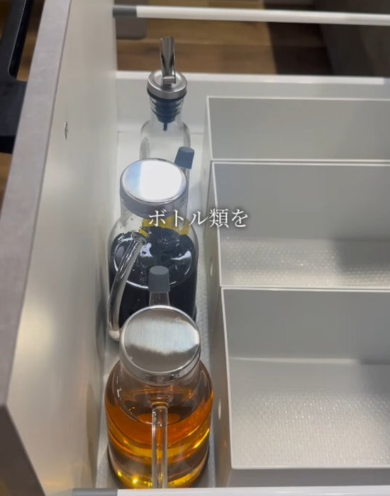 キッチン下がスッキリ片付く？　セリアと無印の組み合わせに「ピッタリすぎる」「感動した」