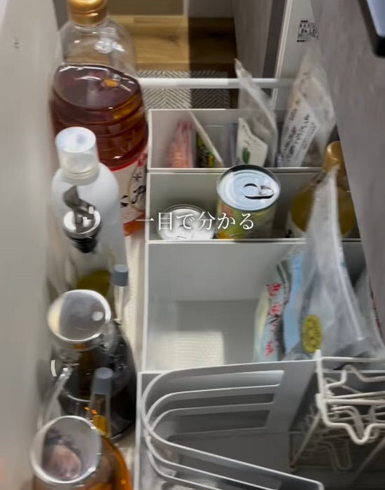 キッチン下がスッキリ片付く？　セリアと無印の組み合わせに「ピッタリすぎる」「感動した」