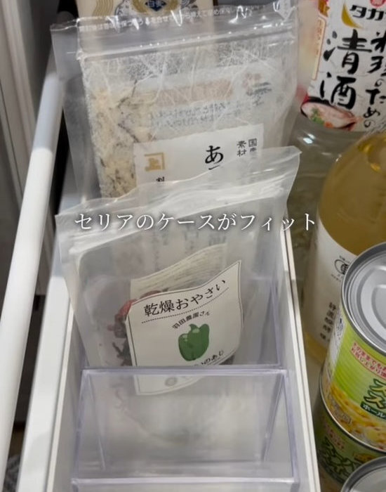 キッチン下がスッキリ片付く？　セリアと無印の組み合わせに「ピッタリすぎる」「感動した」