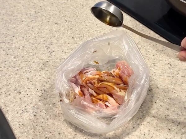 「から揚げの衣は付けません」 斬新すぎる作り方に「面倒な工程がない！」「あっさりしてる」